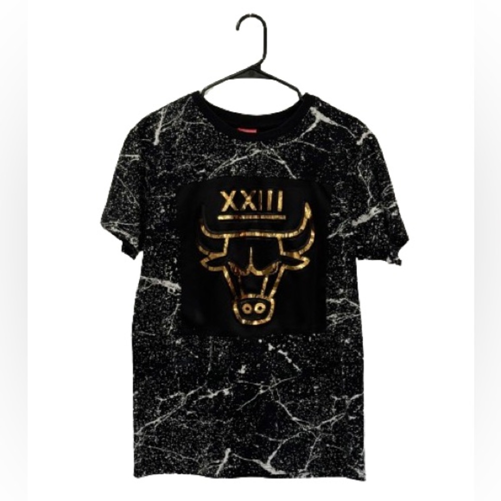 Victorious XXlll Chicago Bulls Raised gold Foil tshirt - splatter - Rare piece!!